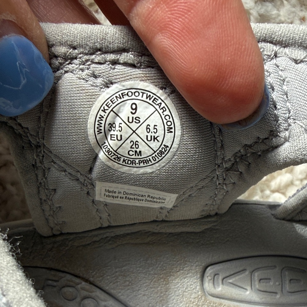 Keen Newport H2 Gray Outdoor Closed-Toe Sandals with Mint Details - Picture 3 of 8